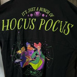 Used XXL Disney Hocus Pocus Spirit Jersey. Bought at Disney Parks in 2021.